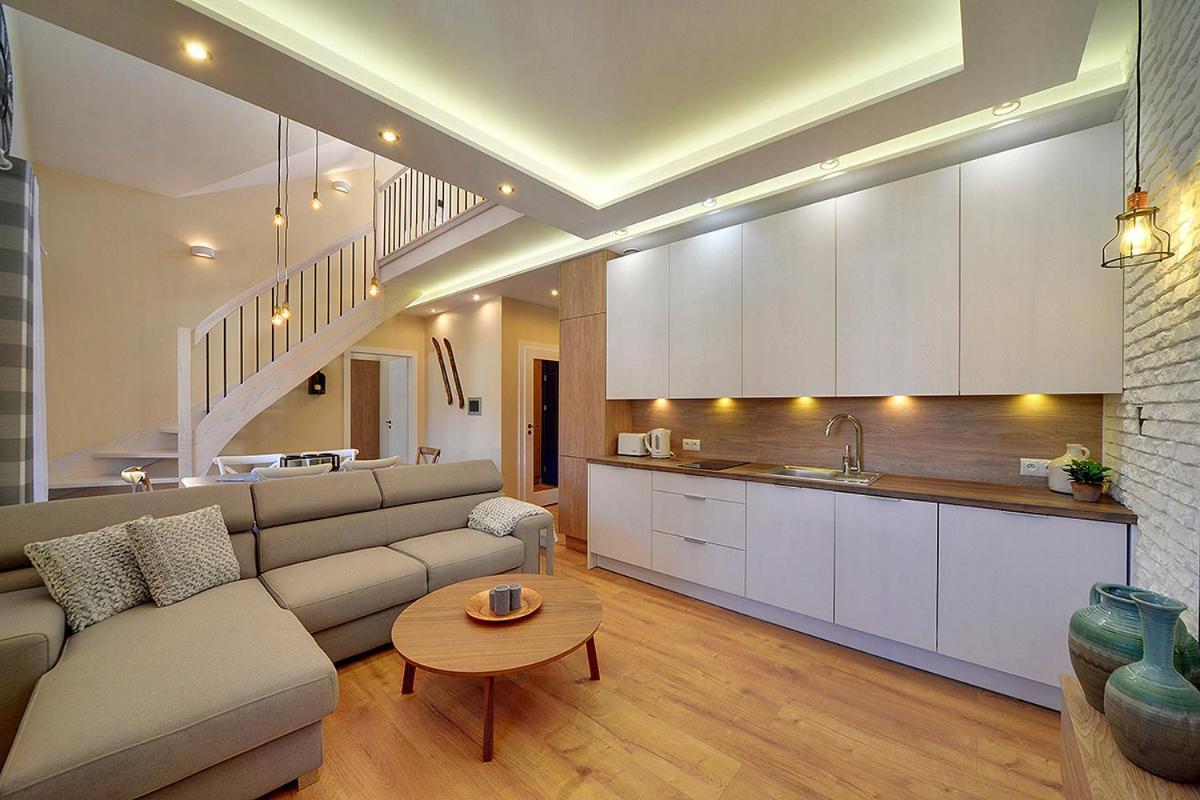 Viking Valley: Two-story Norwegian Retreat With Dual Balconies And Wellness Access Apartment *