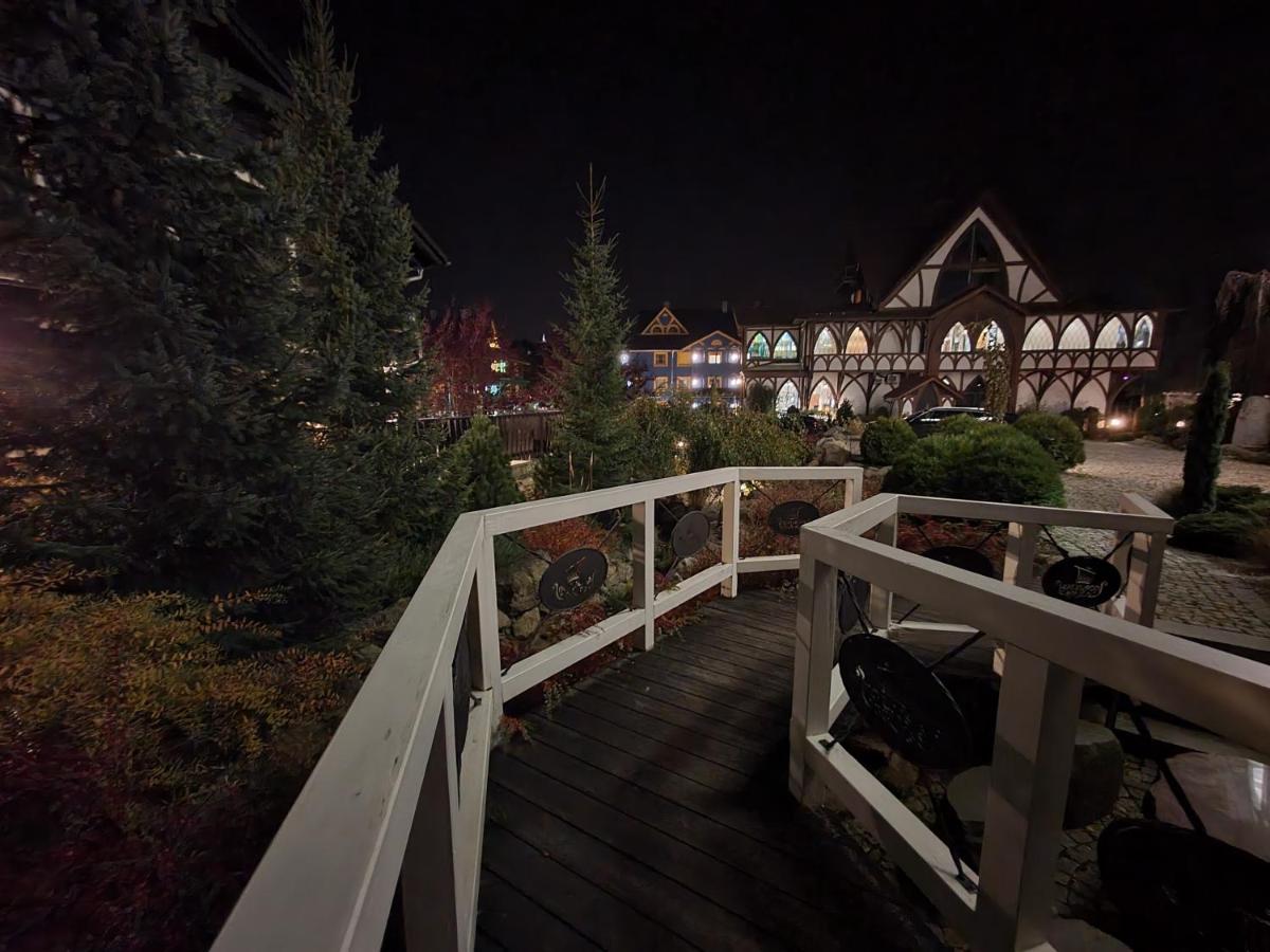 Viking Valley: Two-story Norwegian Retreat With Dual Balconies And Wellness Access *