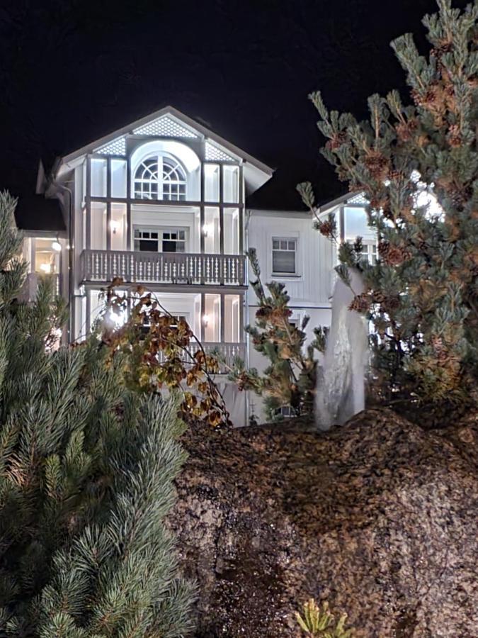 Viking Valley: Two-story Norwegian Retreat With Dual Balconies And Wellness Access *