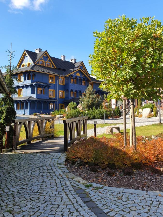 Viking Valley: Two-story Norwegian Retreat With Dual Balconies And Wellness Access Apartment *